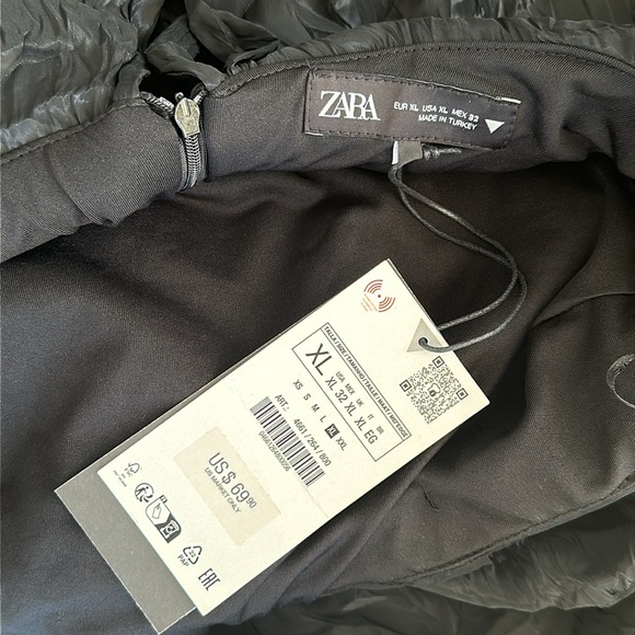 ZARA - Black Bubble Skirt - Picture 2 of 2